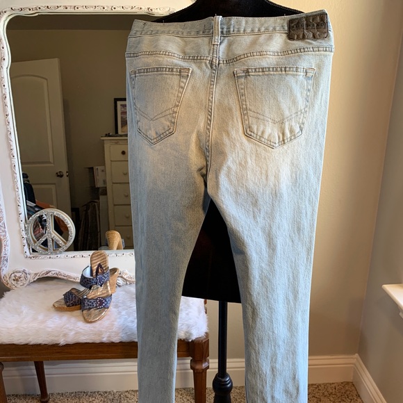 Bullhead Distressed Skinny Light Wash Jean W30/L30 - Picture 6 of 7